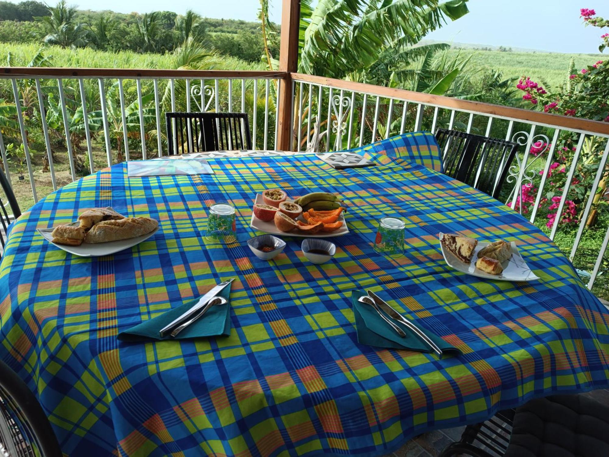 Kaz A Klemence Gite Creole Avec Piscine Et Table Dhotes A Anse Bertrand Exterior photo
